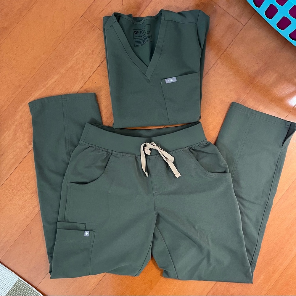 FIGS MOSS SCRUBS XS PETITE KADE CARGO BOTTOMS CATARINA TOP